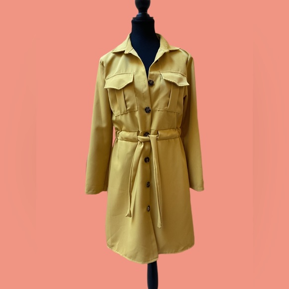Beautiful yellow trench coat size 12. - Picture 1 of 8